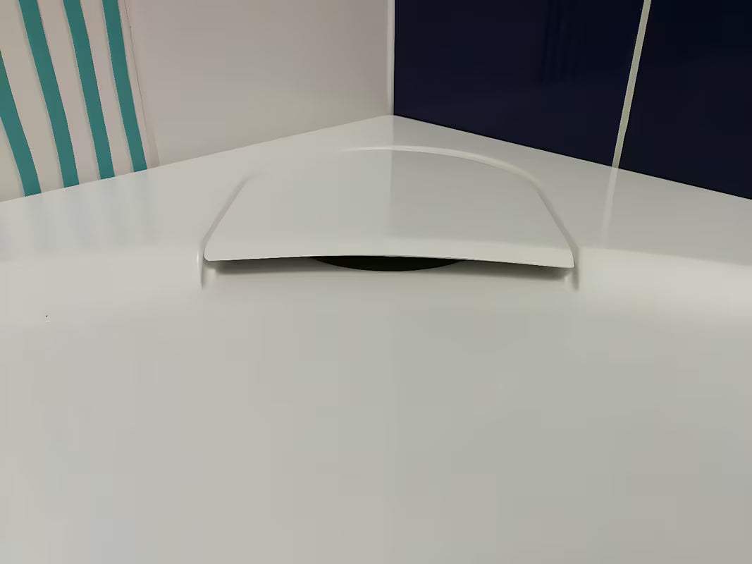 Bijela polkrožna tuš kad SAT Limcc 90x90 cm od lijevanog mramora s pokrivenim kutnim odvodom