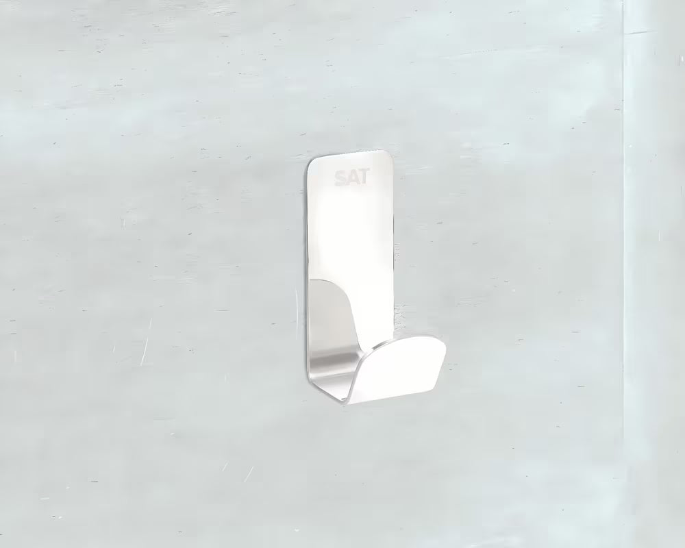 Kromirani kavelj SAT Mood sjajne površine i četvrtastog dizajna pro, montaža lijepljenjem bez bušenja.