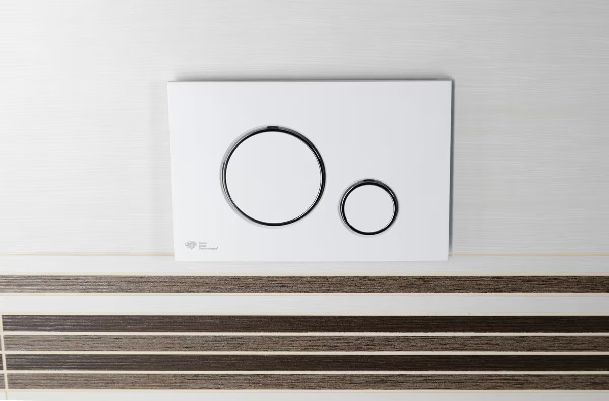 Bijela aktivirna tipka SAT pro WC školjka namijenjena pro ugradbenim modulima SAT.