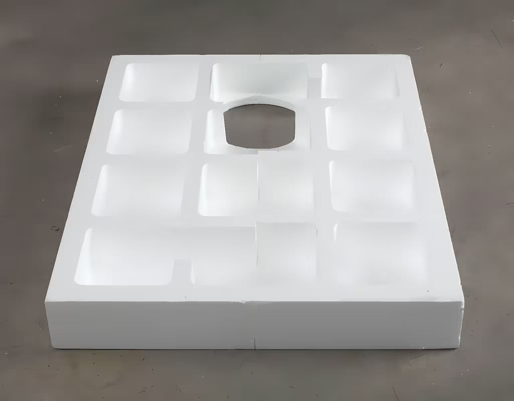 Bijeli polistirenski nosač SAT pro za tuš kadu od izdržljivog HDPS pro za stabilnu i brzu montažu.