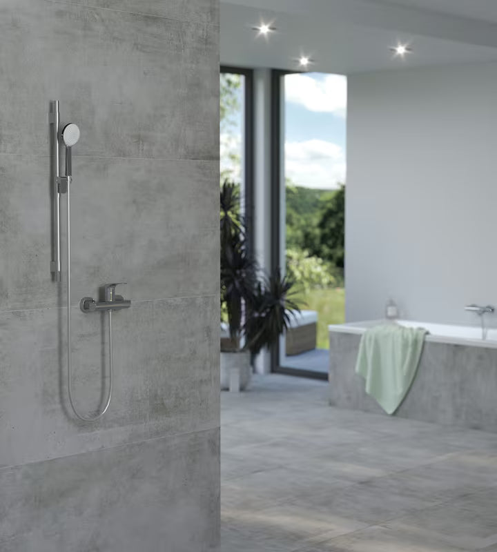 Kromirana stenska enoročna armatura za tuš SAT Project s tuš setom