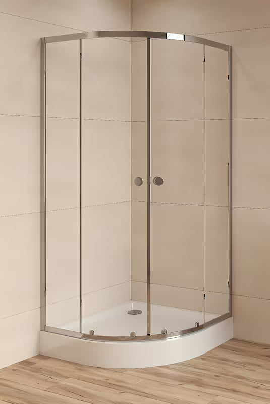Polkrožna tuš kabina SAT Project 80x80 cm s kliznim vratima, prozirnim staklom i profilima u sjajnom kromu.