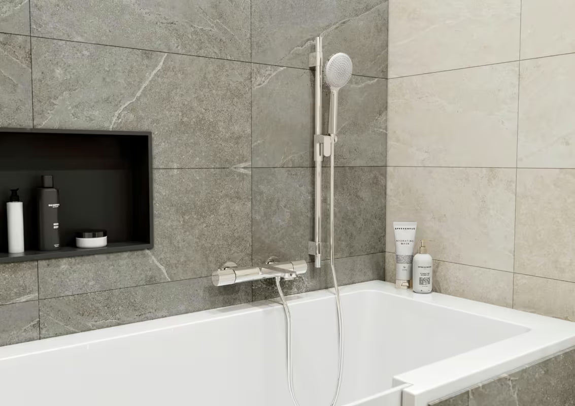 Termostatska stenska armatura za kad SAT Chrome v krom izvedbi z varnostno zaporo pri 38 °C