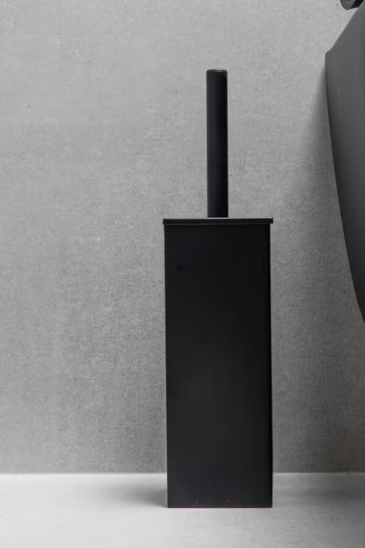 Samostoječi črna WC ščetka SAT z minimalističnim dizajnom in silikonsko krtačo
