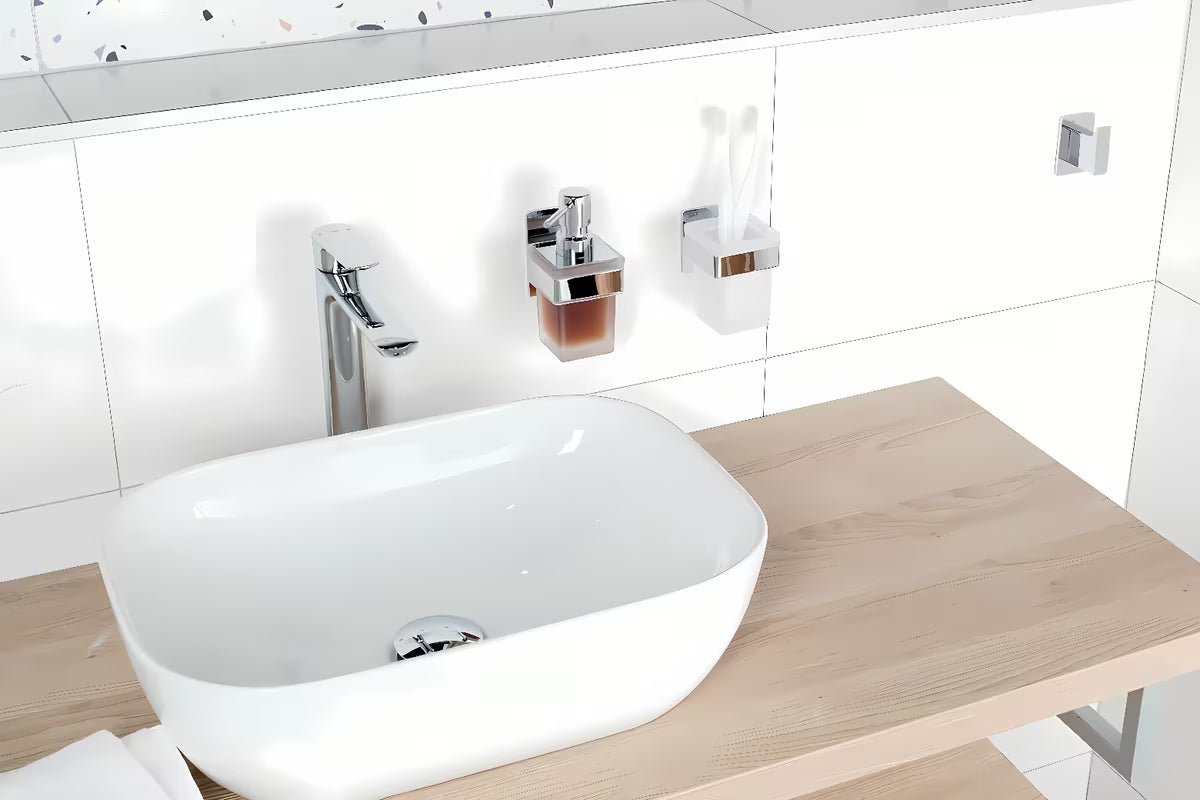 Kromirani dozirnik za milo SAT od nehrđajućeg čelika pro montaža lijepljenjem bez bušenja.