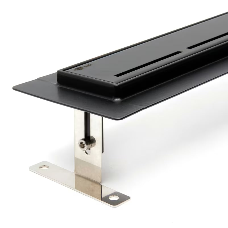 Crni kanaleta za tuš SAT s rešetkom 70 cm i sifonom na jednoj strani