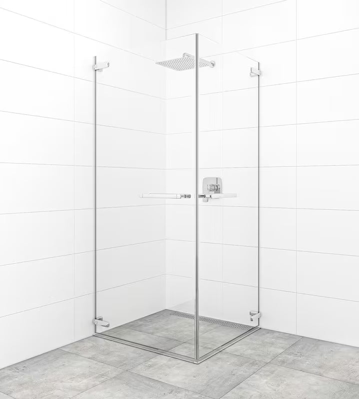 Zaokretna tuš vrata SAT Tgd New 90 cm u krom izvedbi s prozirnim sigurnosnim staklom i Easyclean premazom.