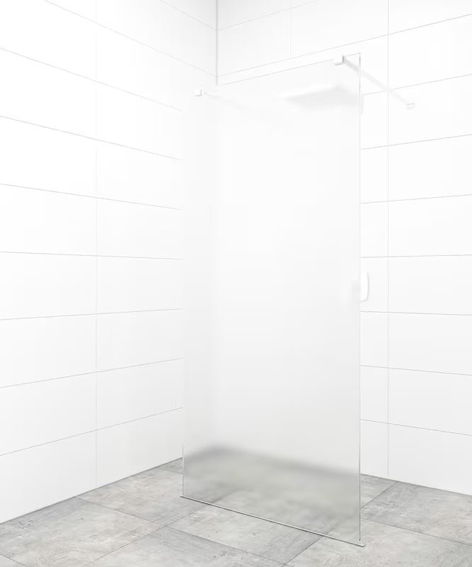 Walk-in tuš stena SAT Walk-in 100 cm iz prozornega varnostnega stekla z belimi pritrdilnimi nosilci.