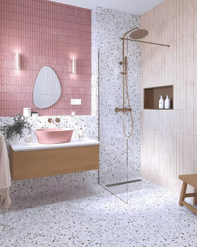 Walk-in tuš stena SAT Walk-in 130 cm s prozornim steklom in profilom v sijajni zlati barvi