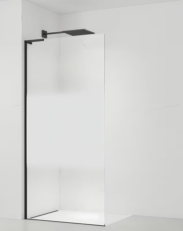 Crna walk-in tuš stijena SAT Walk-in 110 cm s prozirnim staklom, intimnom trakom i premazom Easy Clean.