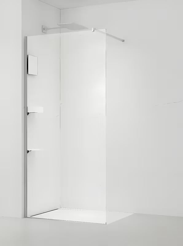 Walk-in tuš stijena SAT Walk-in 110 cm s prozirnim staklom i kromiranim profilom u bezokvirnoj izvedbi.