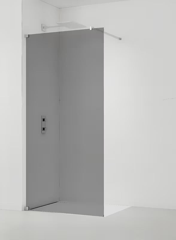 Tuš stijena SAT Walk-in 90 cm s neprozirnim staklom s dimljenim efektom i sjajnim kromiranim profilom.
