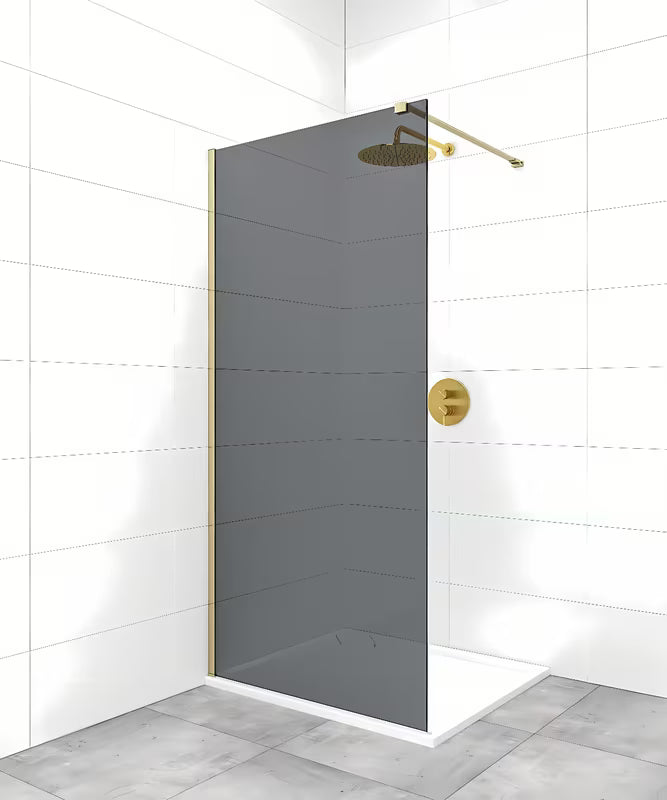 Walk-in tuš stijena SAT Walk-in 100 cm u mesing izvedbi sa zatamnjenim staklom i premazom Easy Clean.