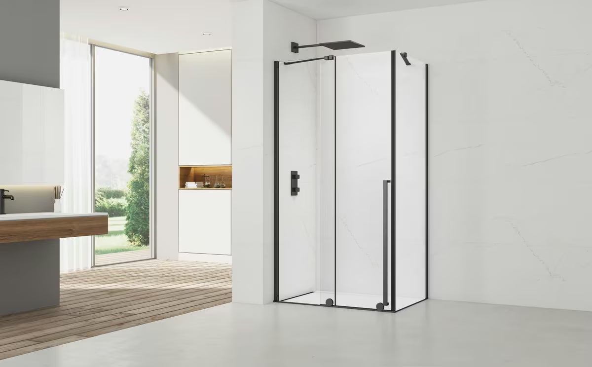 Pravokotna tuš kabina SAT Xmotion 120x80 cm u crnoj izvedbi s prozirnim staklom i kliznom stijenom.