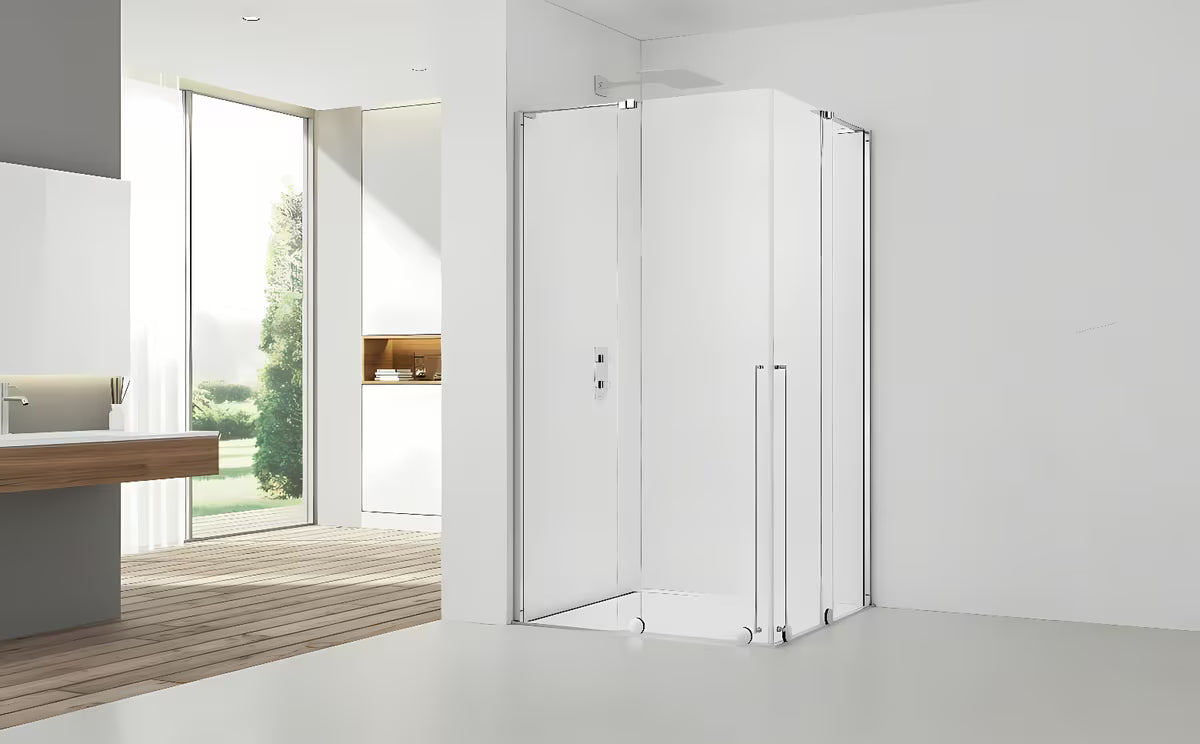 Pravokotna tuš kabina SAT Walk-In Xmotion 90x120 cm u sjajnom kromu s prozirnim staklom i kliznim vratima.