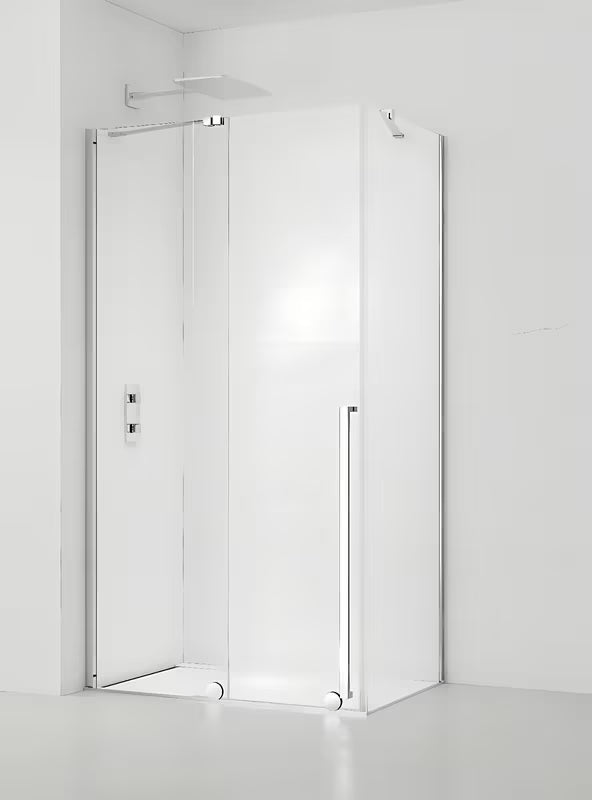 Pravokotna tuš kabina SAT Xmotion 110x80 cm s prozirnim staklom i kromiranim profilima u bezokvirnoj izvedbi.