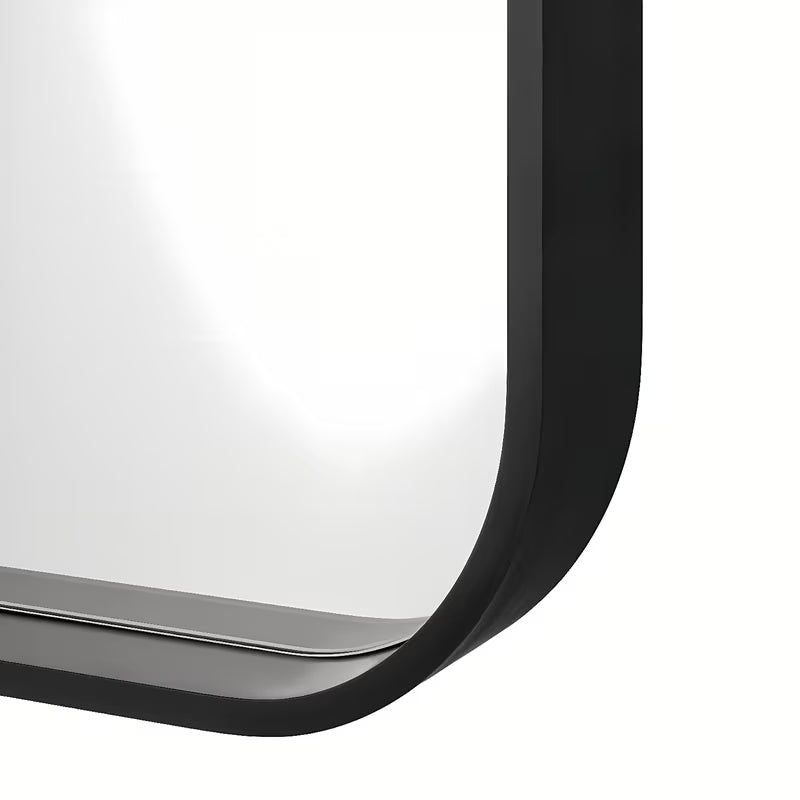 Pravokutno kupaonsko ogledalo SAT 60x80 cm s crnim aluminijskim okvirom, prikladno za okomitu i vodoravnu montažu.