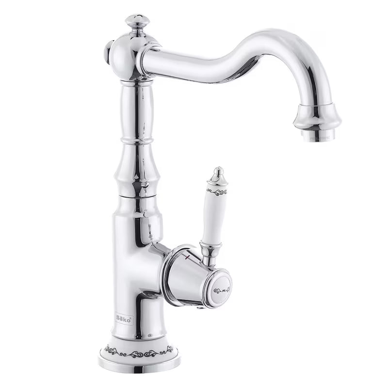 Kromirana armatura za pomivalno korito SIKO Provence s ručicom i zakretnim izljevom u retro dizajnu.