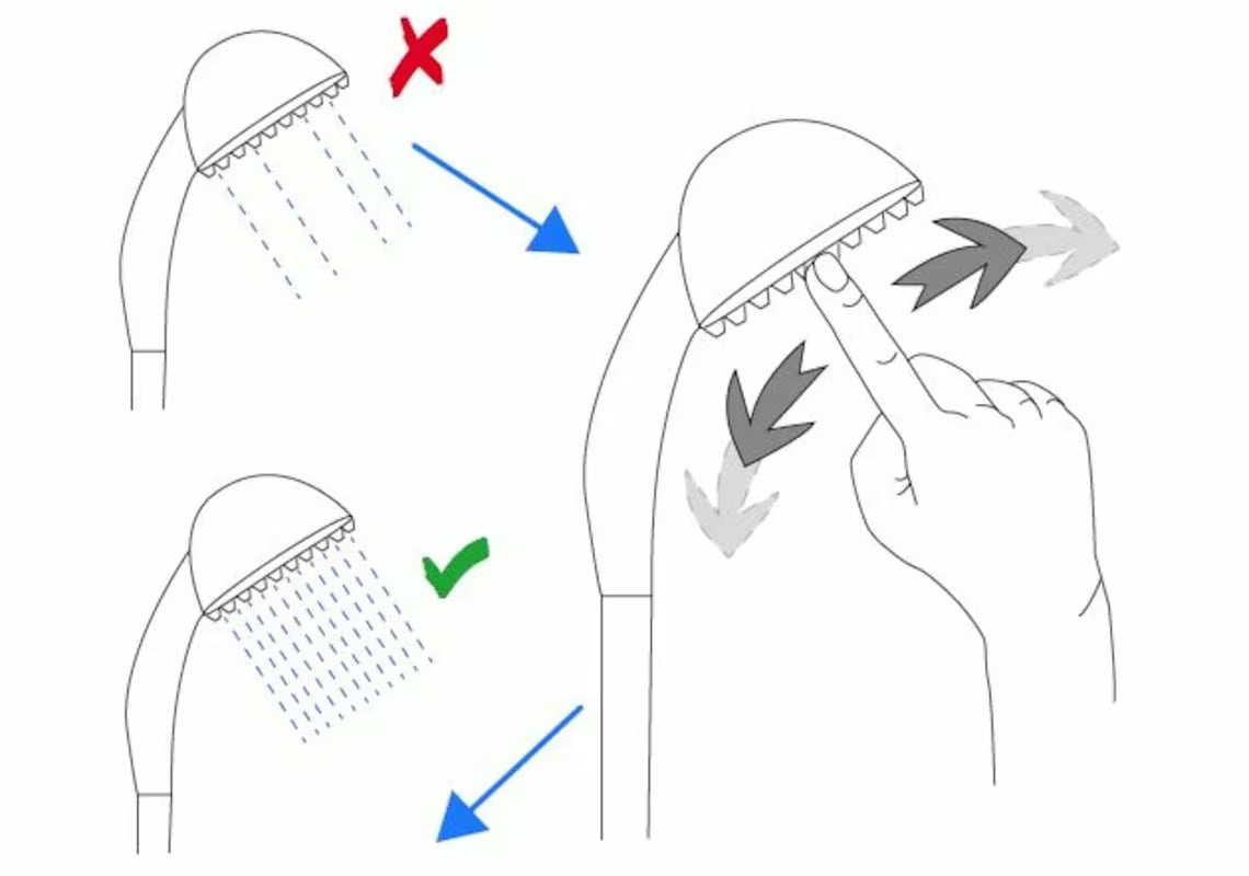 Bijela ručna tuš slušalica SIKO s kromiranim detaljem, tipkom pro za prebacivanje i silikonskim mlaznicama.