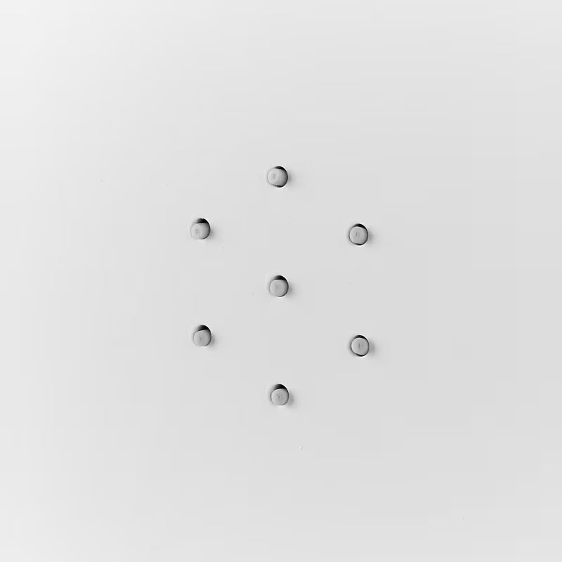 Bijeli tuš panel SIKO Alushower s 4 funkcije, uključujući nadglavnu i ručnu tuši, slap i masažne mlaznice.