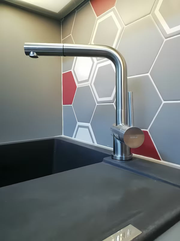 Inox armatura za pomivalno korito SIKO Steel s mat površinom i izvlačnim tušem