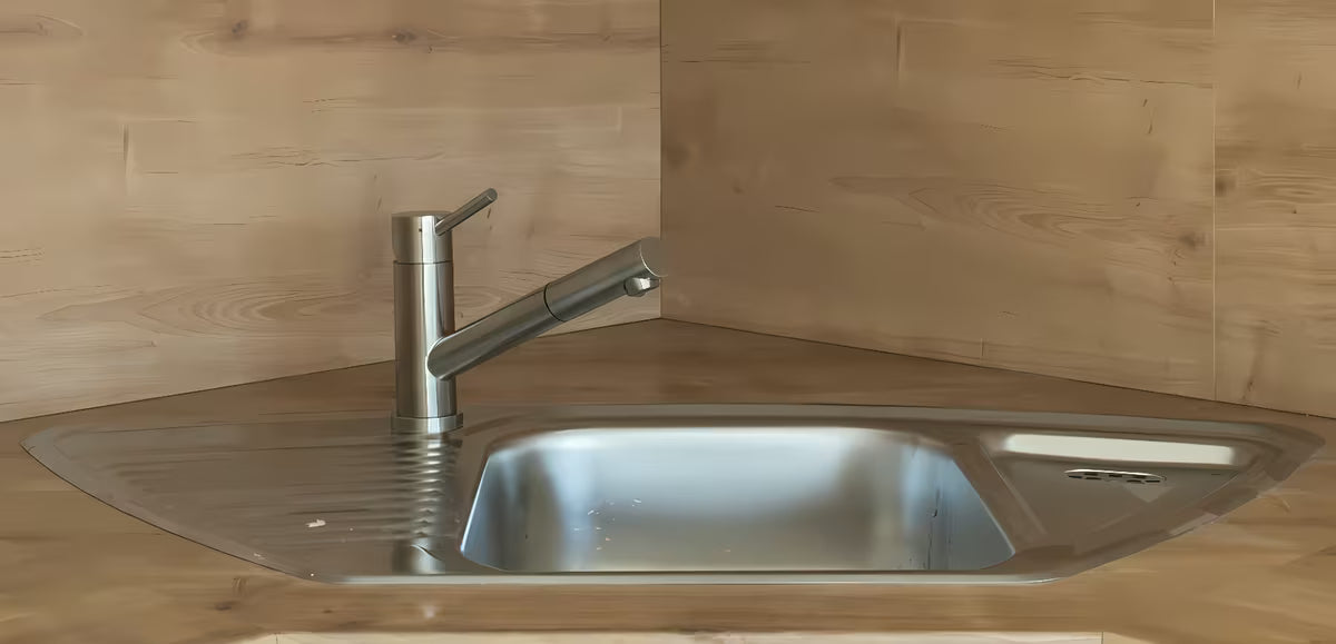 Nerjaveča armatura za pomivalno korito SIKO Steel z izvlečno prho v izvedbi supersteel