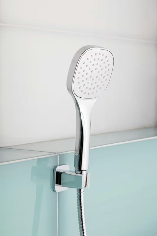 Kromirani komplet za kad SIKO s ručnim tušem, mesinganim držačem i metalnim crijevom 150 cm, zaobljenog dizajna.