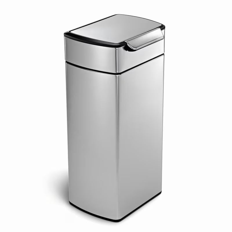 Senzorski koš za smeti Simplehuman Touch-bar bin v mat izvedbi iz nerjavnega jekla z ozkim ohišjem.