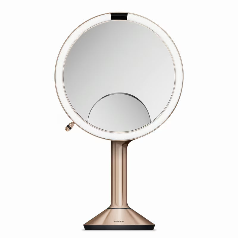 Kozmetično ogledalo Simplehuman Trio v barvi rose gold z osvetlitvijo Tru-Lux LED in tremi stopnjami povečave.