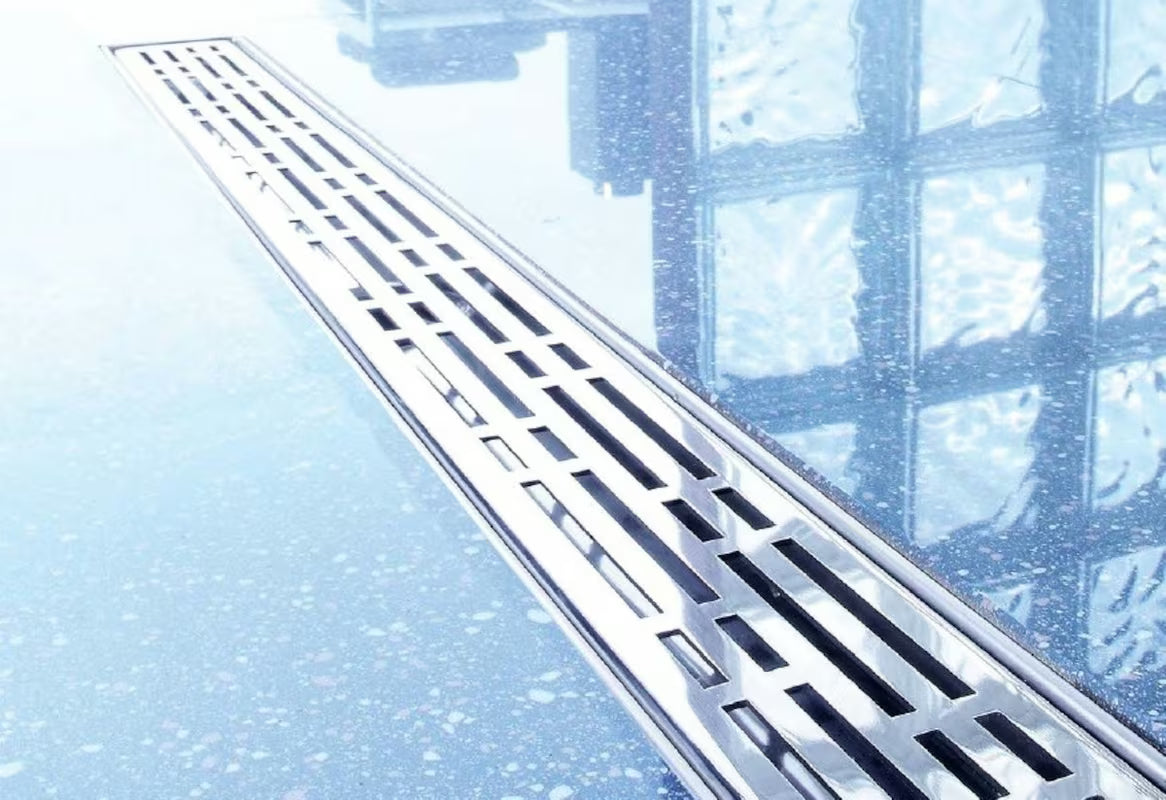 Dizajnerski rešetka za kanaleto Tece Drainline od brušenog nehrđajućeg čelika u dekoru basic pro tuš kanalica