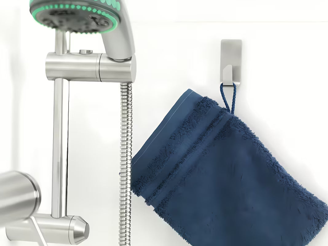 Vodootporni inox kavelj Tesa Powerstrips pro za vješanje ručnika i dodataka bez bušenja.