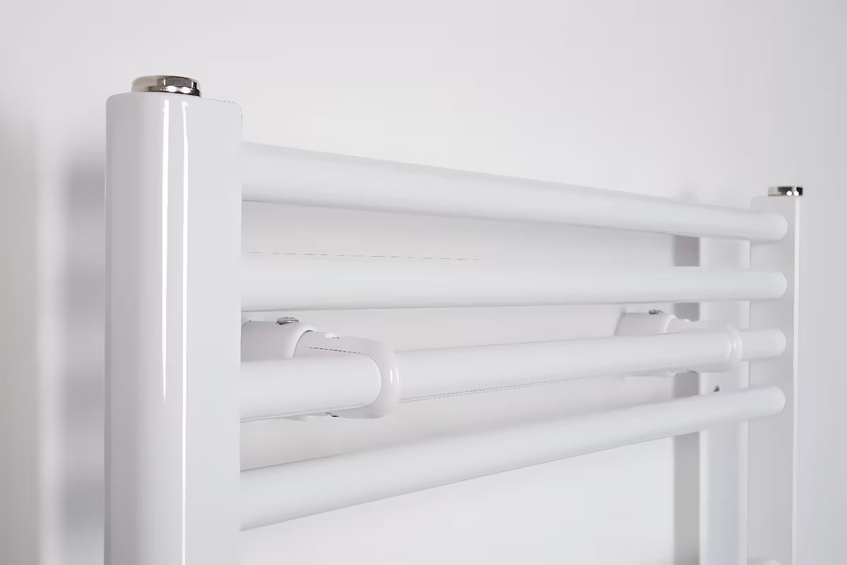 Bel kombiniran cevni radiator Thermal Trend KD 168x45 cm, primeren za kopalnico in hodnik.