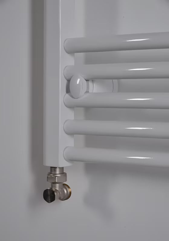 Bel kombiniran cevni radiator Thermal Trend KDO 45x185 cm za kopalnico.
