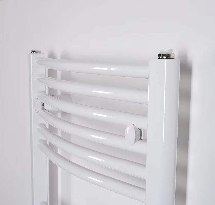 Kombiniran cevni kopalniški radiator Thermal Trend Kdo v beli barvi s sredinskim priklopom.