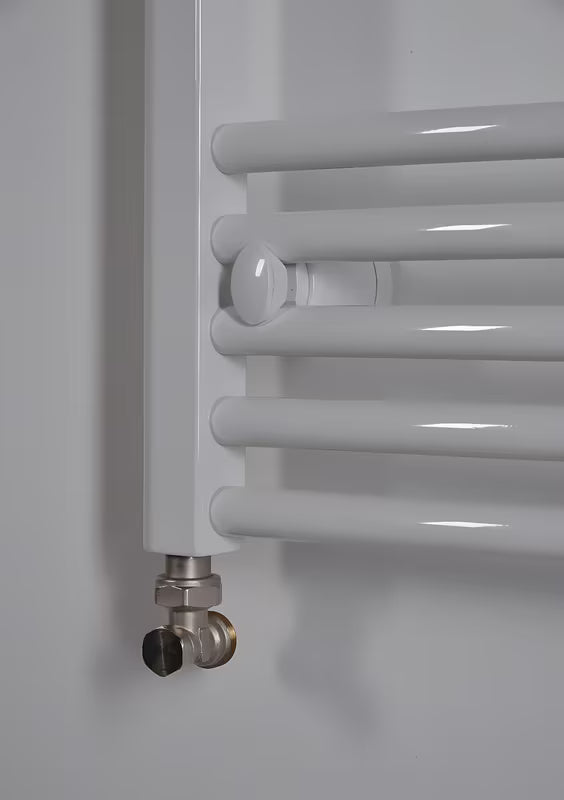 Bijeli kombiniran cijevni radiator Thermal Trend KDO 45x98 cm za kupaonicu.