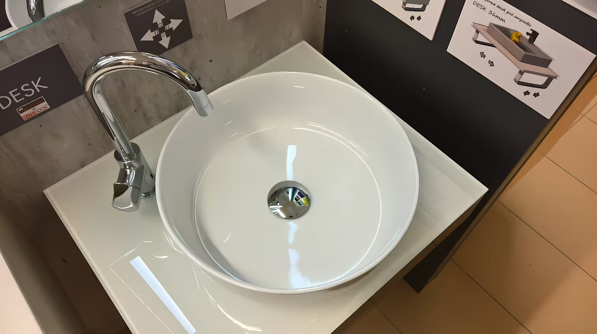 Bijeli umivalnik na ploščo SIKO Triomini Slim od tanke keramike 38,5x38,5 cm brez preliva