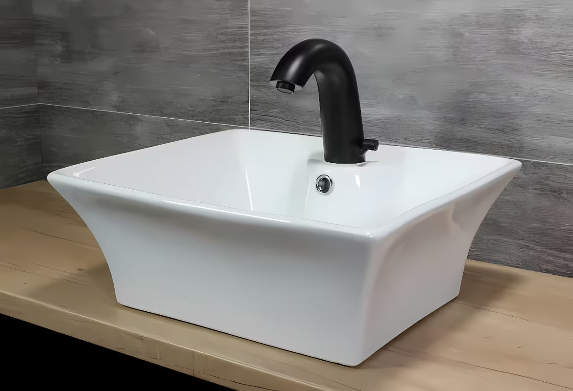 Crna beskontaktna armatura za umivalnik Weltservis Donner AutoFlow 03 s infracrvenim senzorom i upravljačkom ručicom.