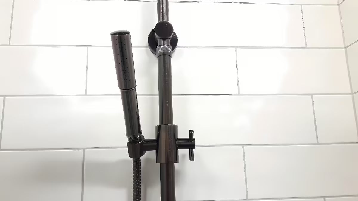 Tušni sistem WF Industrial v obdelavi oljno brušen bron z nadglavno prho 20 cm