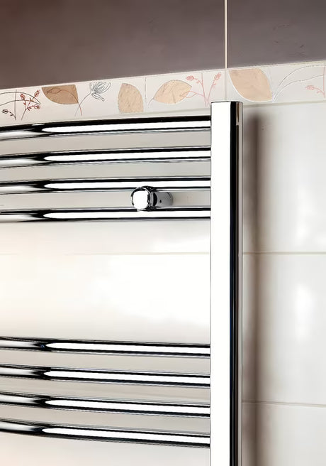 Električni radiator Anima Marcus v krom izvedbi, 45x111,8 cm, z grelno palico in termostatom.