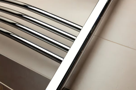 Električni radiator Anima Marcus 60x176 cm v krom izvedbi z grelno palico in termostatom.