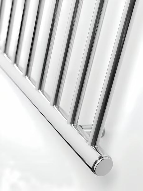 Kombiniran kopalniški radiator Anima Paul 60x75 cm v izvedbi polirano nerjavno jeklo chrome.