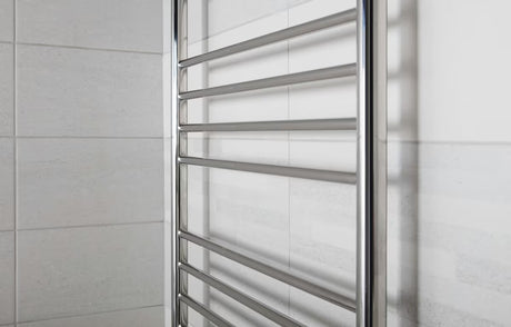 Kombiniran kopalniški radiator Anima Paul 60x75 cm v izvedbi polirano nerjavno jeklo chrome.