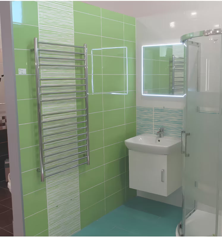 Kombiniran kupaonski radiator Anima Paul 60x120 cm u izvedbi od poliranog nehrđajućeg čelika chrome.