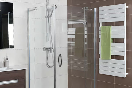 Bijeli kombiniran radiator Anima Viktor 60x122 cm, prikladan pro kupaonicu i sušenje ručnika.