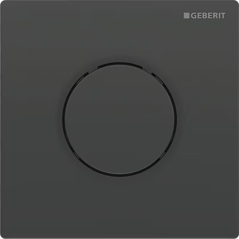 Crne aktivirna tipka Geberit tip 10 pro za ručno ispiranje pisoara s mat crnim dizajnerskim prstenom.