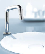 Kromiran ventil za umivalnik Grohe Universal s kompaktno zasnovo in vrtljivim zaključkom izliva