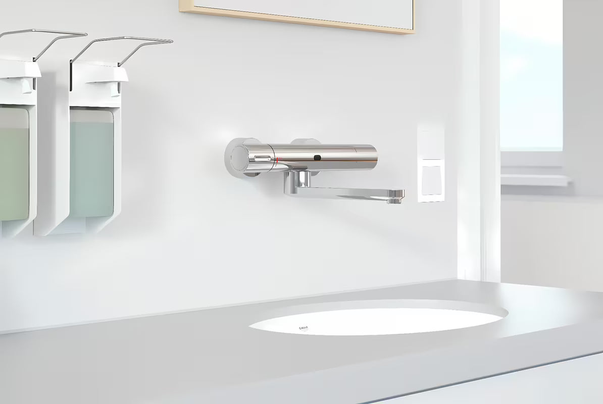 Vgradni umivalnik Grohe Bau Ceramic 55 560 × 420 mm v izvedbi alpine white s prelivom