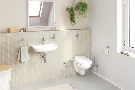 Viseči umivalnik Grohe Bau Ceramic 55 v beli barvi Alpine White z odprtino pro za armaturo in prelivom