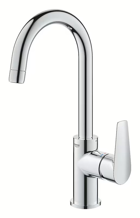 Visoka enoročna armatura za umivalnik Grohe bauedge v krom izvedbi z odtokom.