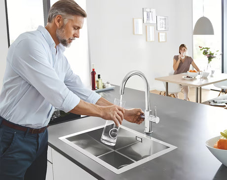 Kromirana armatura za pomivalno korito Grohe Blue Home Duo s filtrom, hlajenjem in gumbom pro za gazirano in negazirano vodo